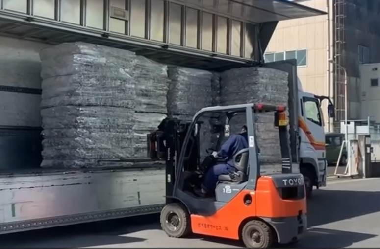ペットボトルリサイクル　出荷
